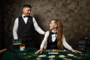 Comment devenir croupier : guide complet pour débutants